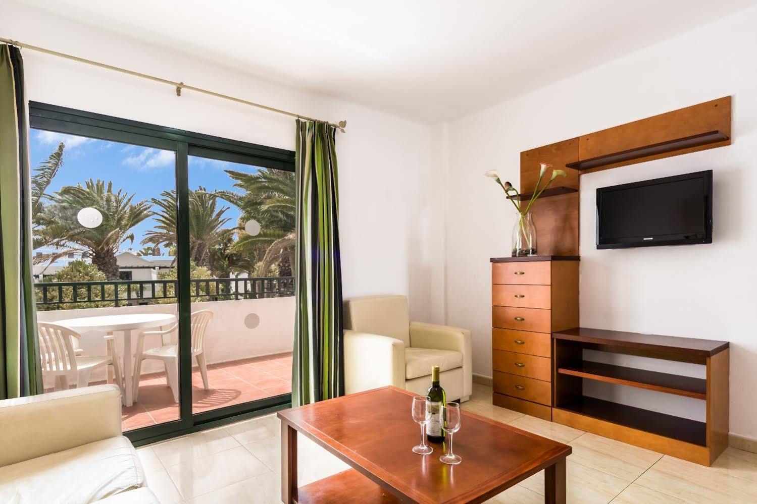 Labranda Playa Club Hotel Puerto del Carmen  Bagian luar foto